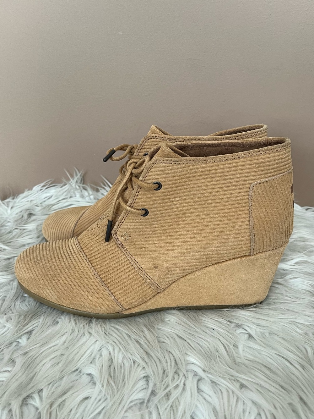 {TOMS} Corduroy Suede Wedge Booties Lace Up - Womens 10